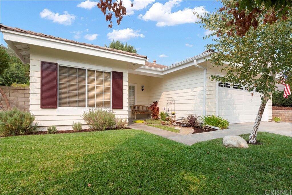 Property Photo: 27139 Sanford Way CA 91354