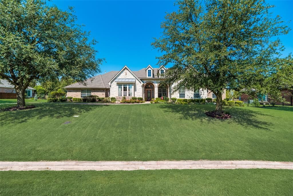 Property Photo:  5901 Ridgemore Drive  TX 75002 