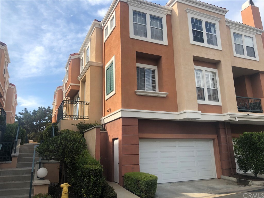 Property Photo:  4 Imperial Aisle  CA 92606 