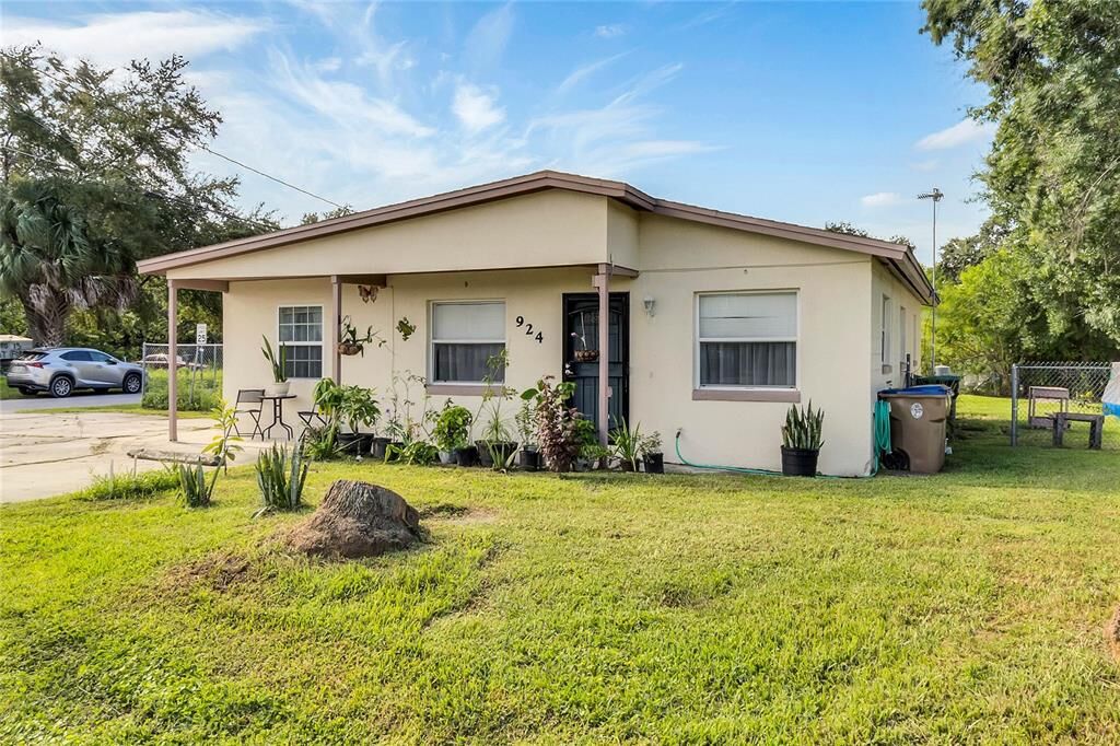 Property Photo:  924 Garden Street  FL 34744