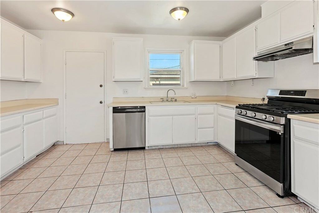 Property Photo:  2033 W Hill Avenue  CA 92833 