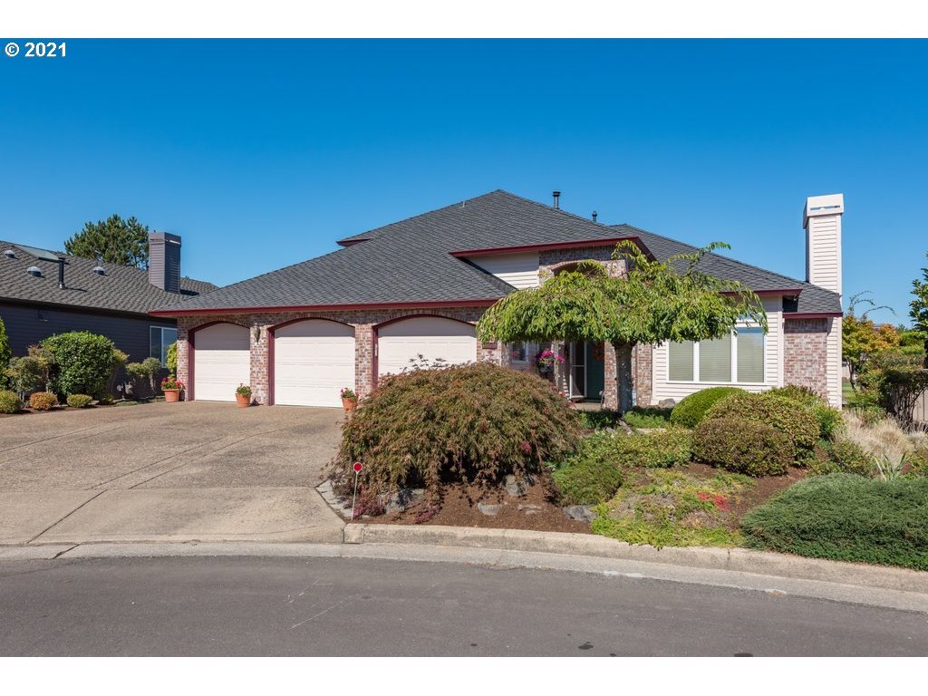 Property Photo: 15945 NW Tullamorrie Way OR 97229