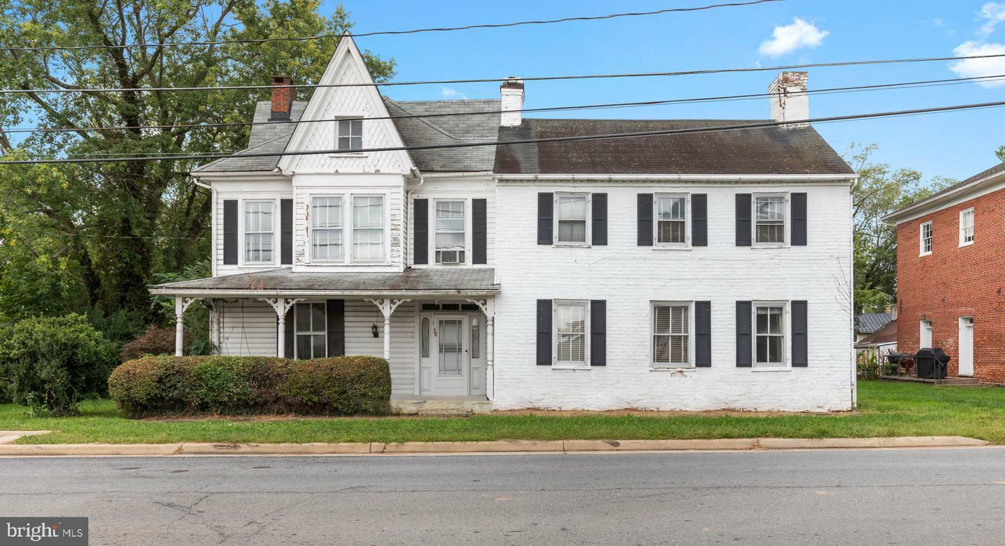 Property Photo:  30 E Broad Way  VA 20180 