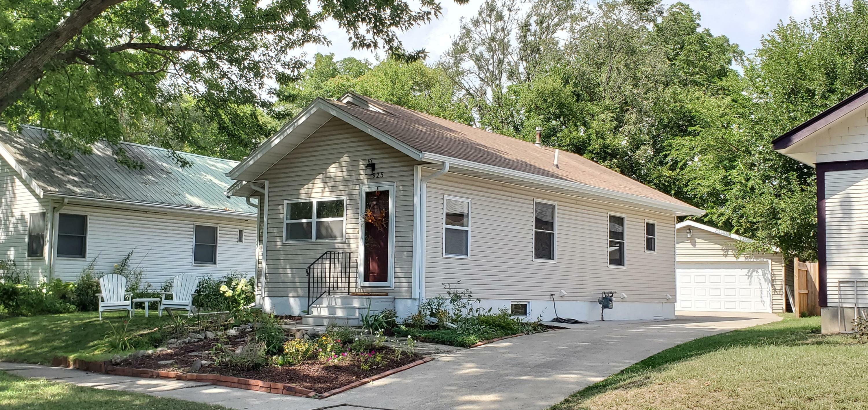 Property Photo:  925 5th Street  IA 50010 