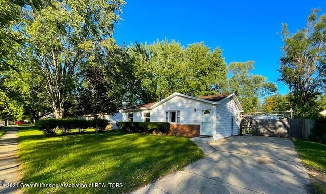 Property Photo:  4001 Hillborn Lane  MI 48911 