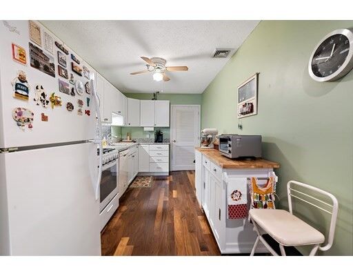 Property Photo:  14 Dallas Dr 104  MA 01826 