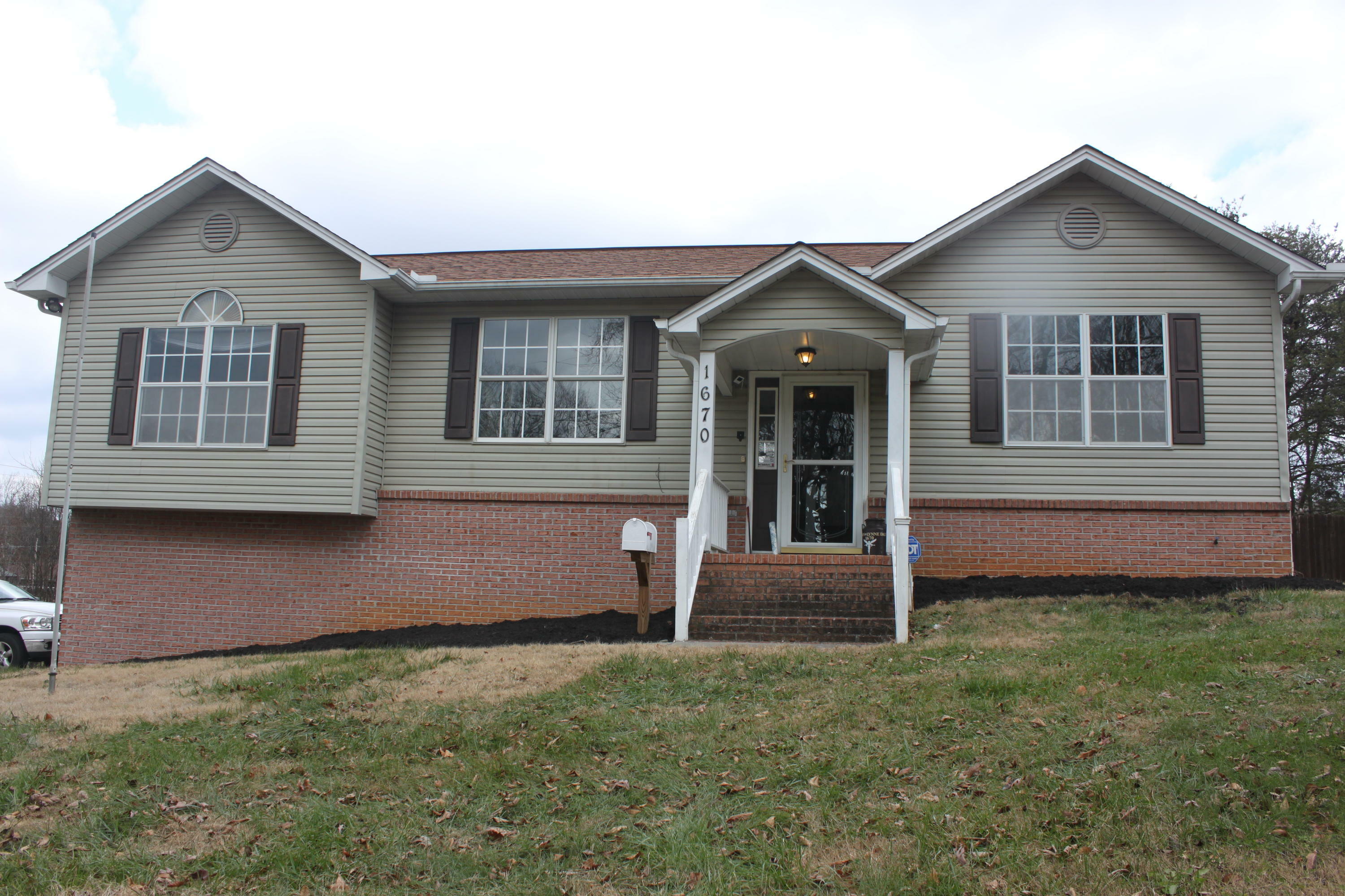 Property Photo:  1670 Middlesettlements Rd  TN 37801 