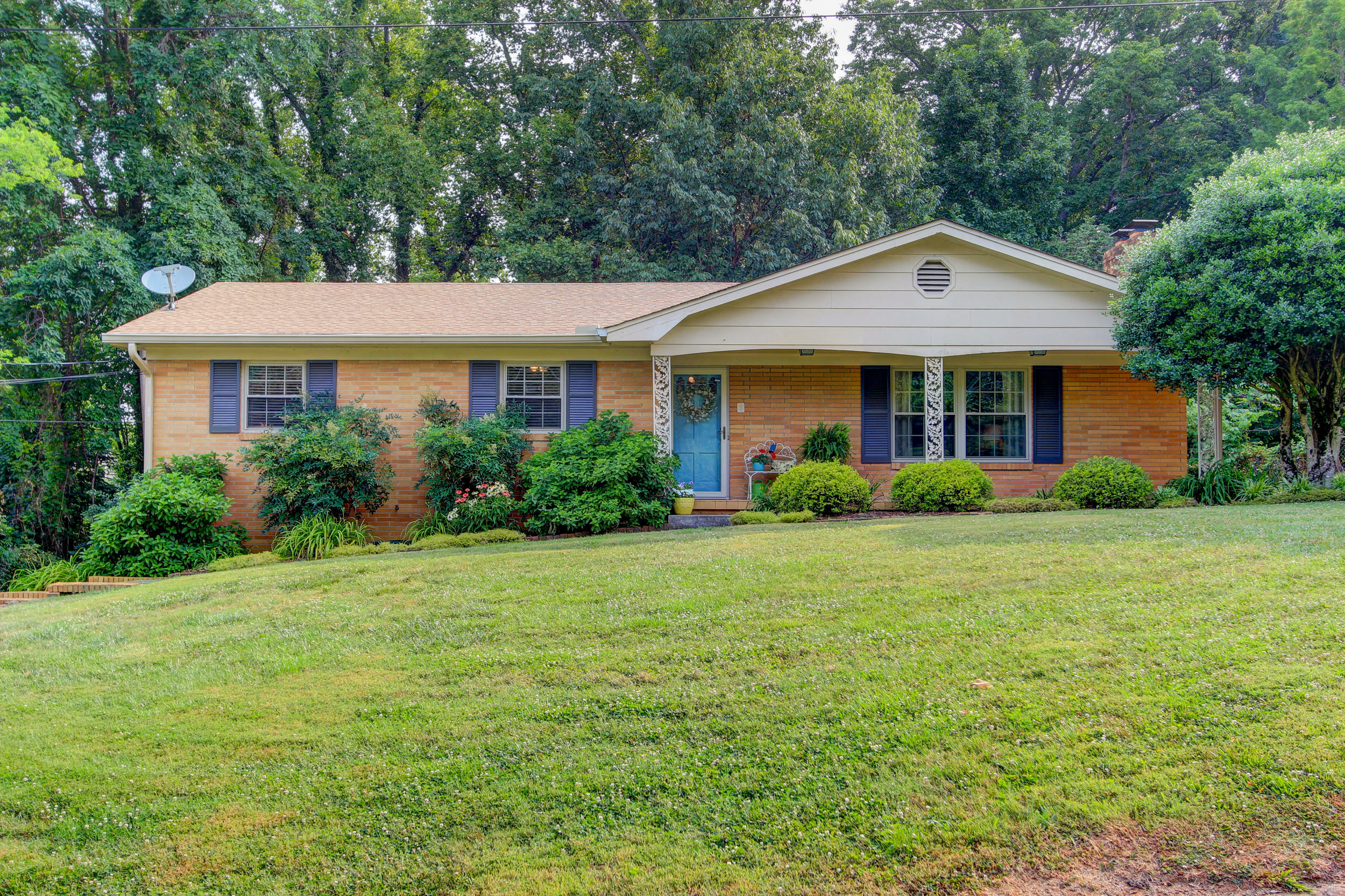 Property Photo:  412 Kendall Rd  TN 37919 