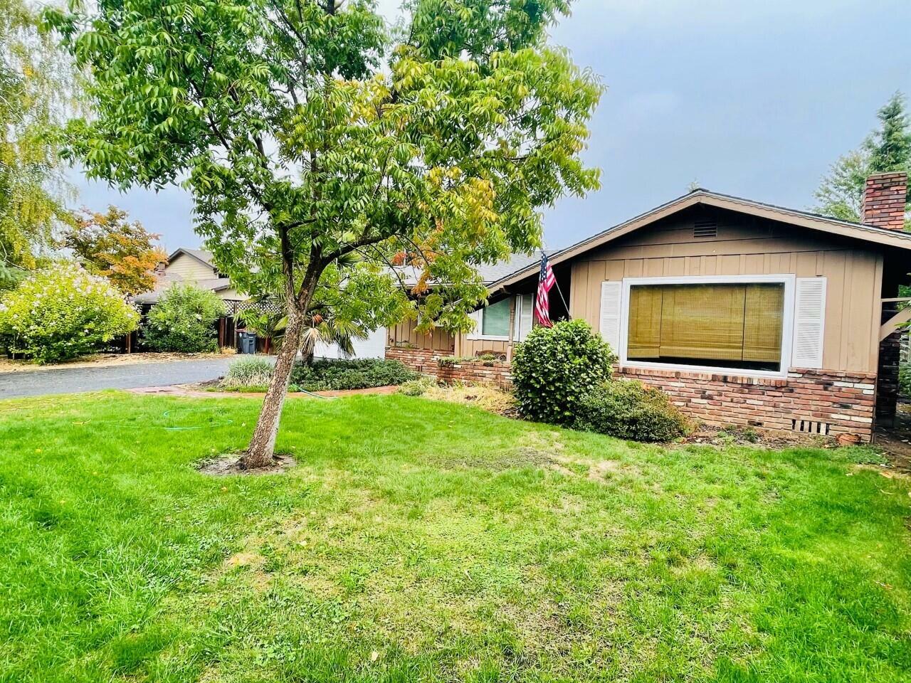 Property Photo: 615 Beverly Way OR 97530