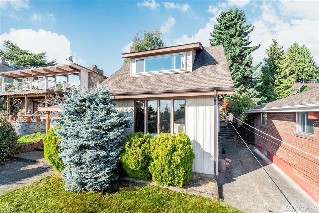 Property Photo: 10227 65th Ave S WA 98178