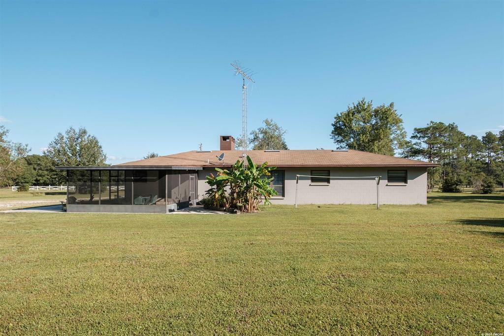 Property Photo:  14817 NE State Road 26 Road  FL 32641 