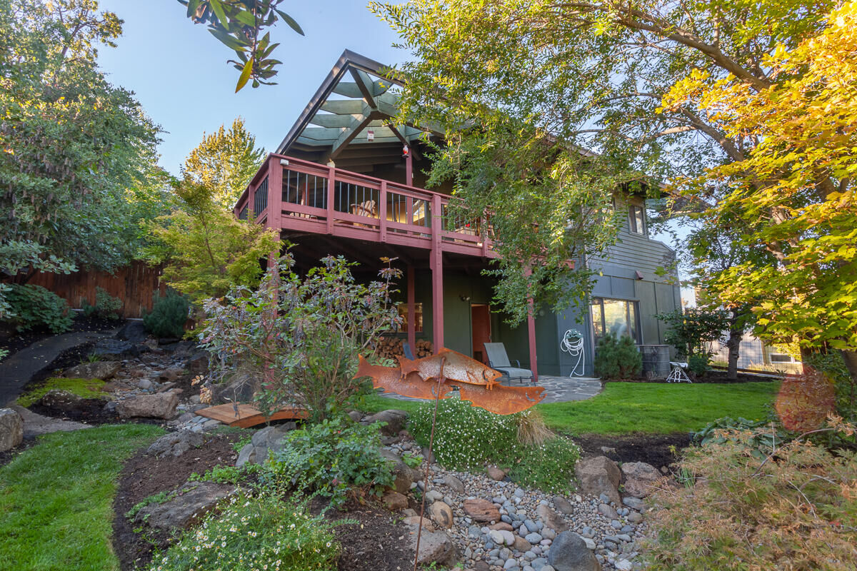 Property Photo: 170 Church Street OR 97520