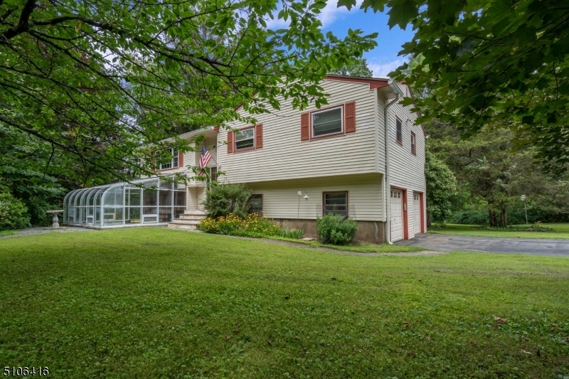 Property Photo:  2 Dellwood Dr  NJ 07853 