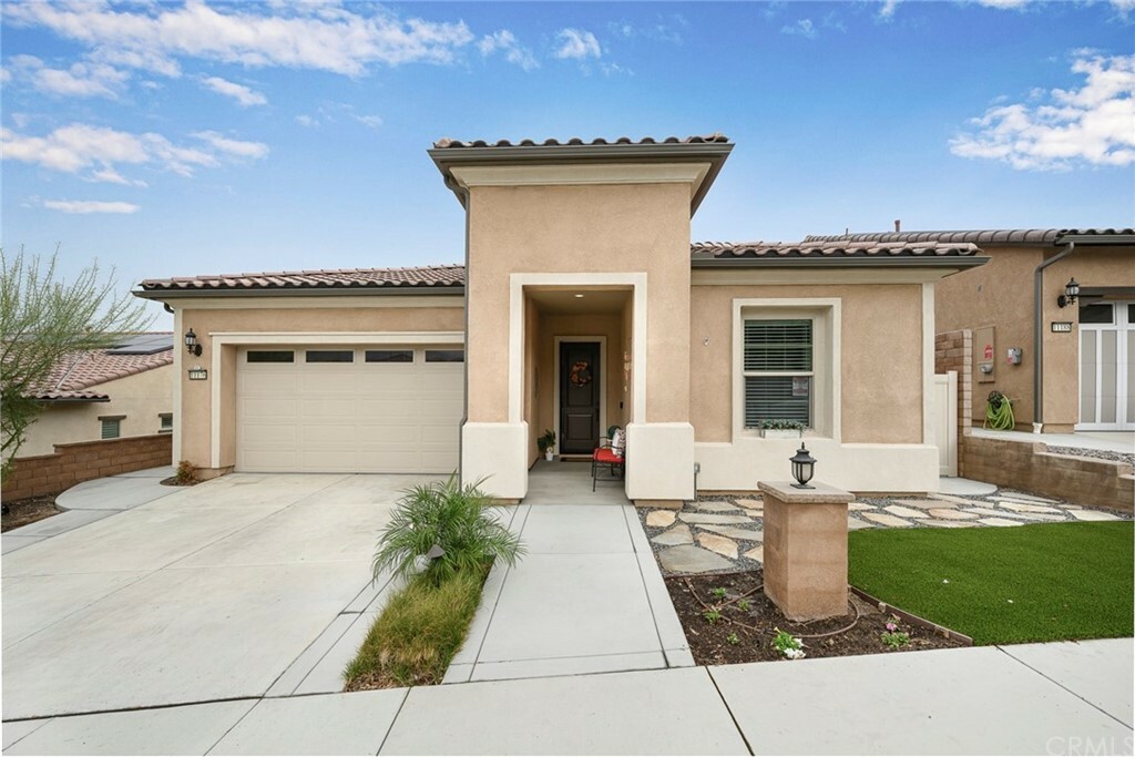 Property Photo:  11176 Fourleaf Court  CA 92883 