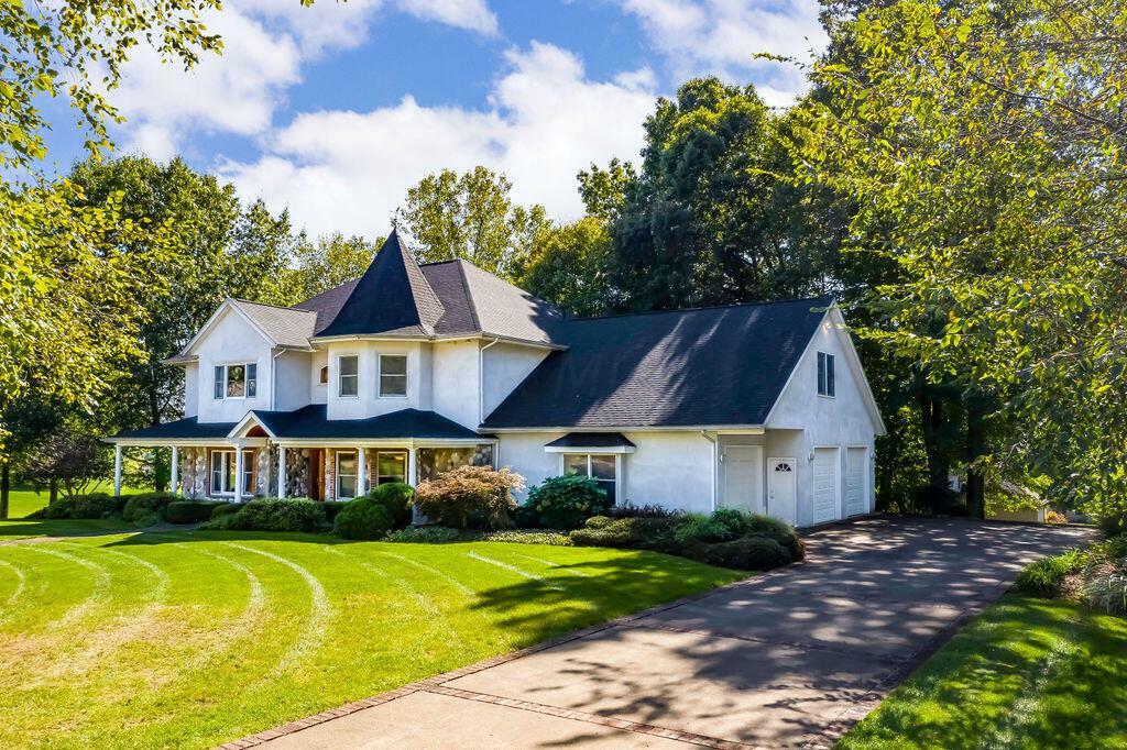 Property Photo: 551 Pinehurst Court OH 43055