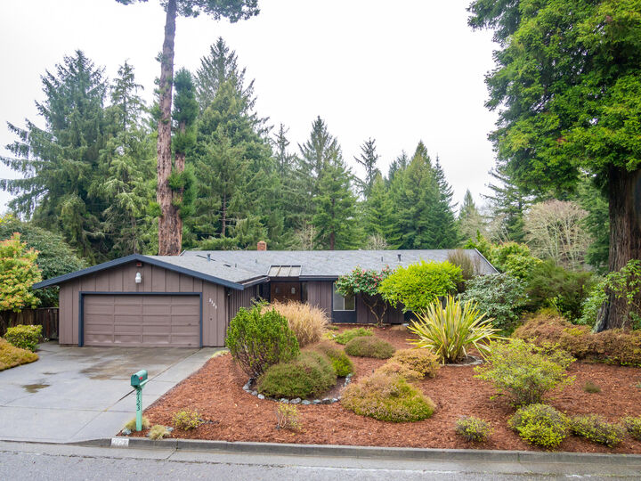 2123 Greenbriar Lane  Eureka CA 95503 photo