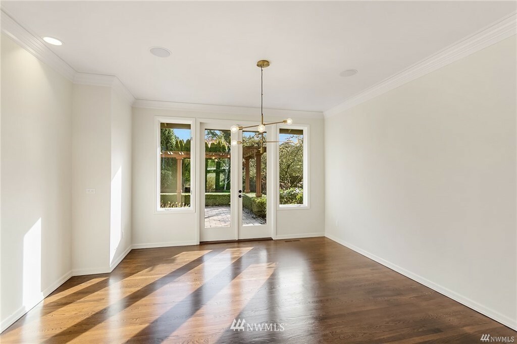 Property Photo: 838 Evergreen Point Road WA 98039