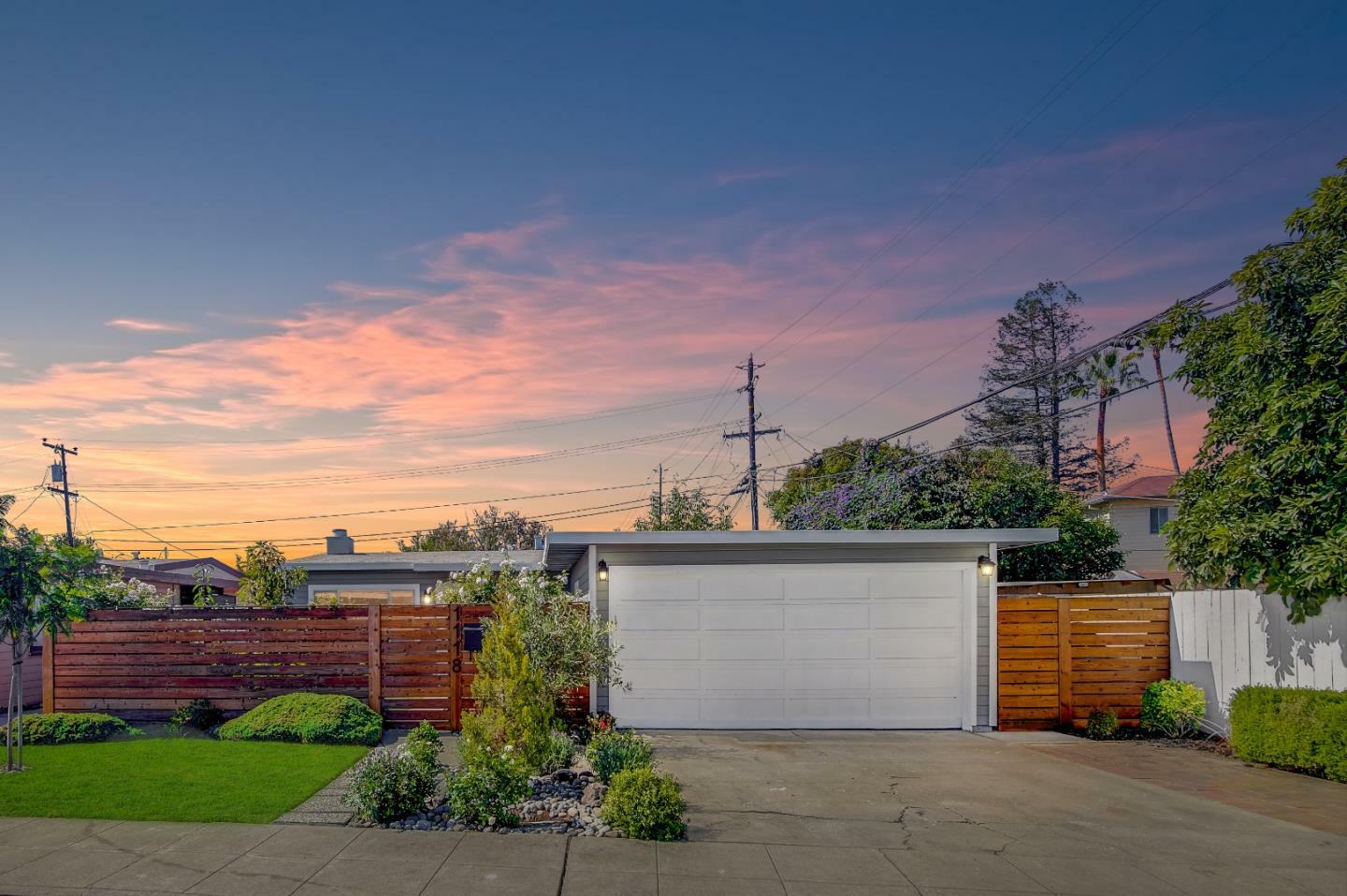 Property Photo:  1118 Cobb Street  CA 94401 