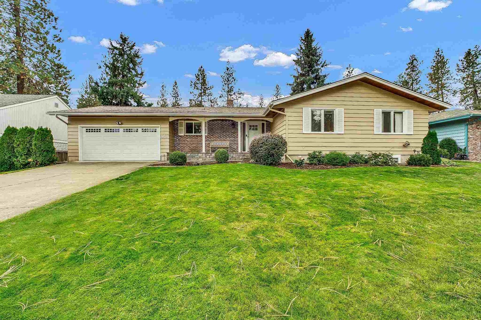 Property Photo: 921 W Rolland Ave WA 99218