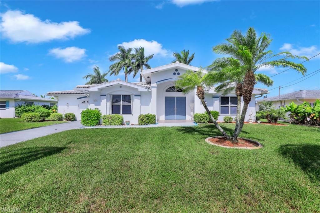 Property Photo:  1923 SE 45th Street  FL 33904 