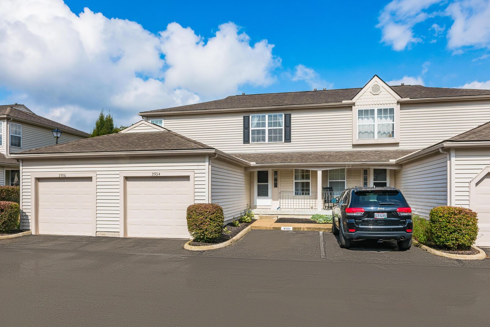 Property Photo: 2504 Dahlia Way OH 43235