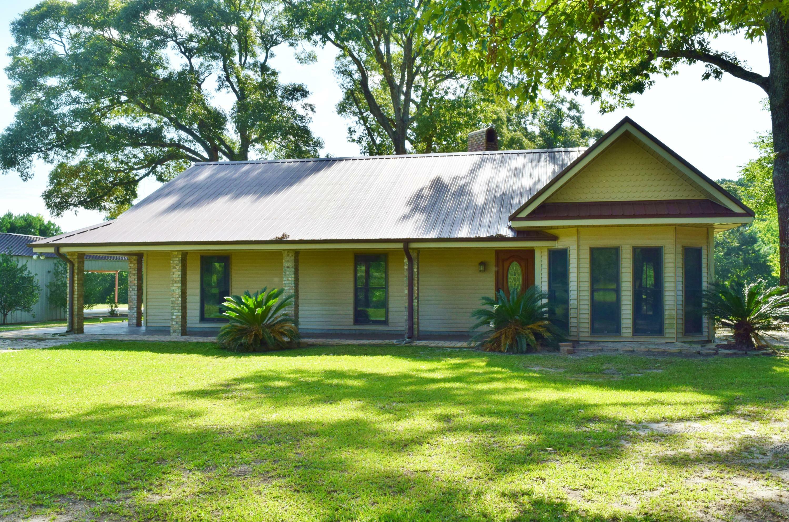 Property Photo:  352 North Loop Rd.  LA 71439 