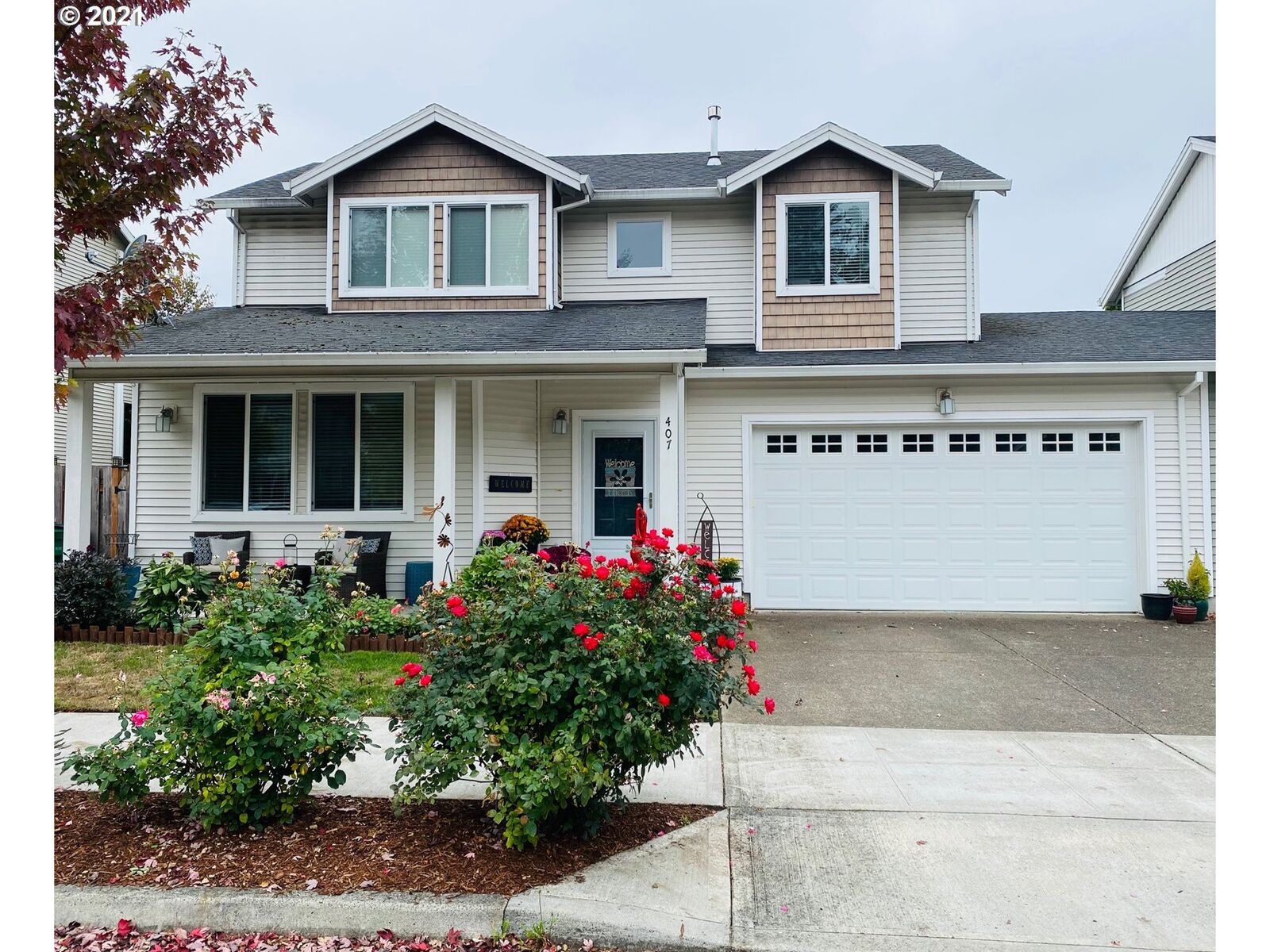 Property Photo: 407 NE 141st Pl OR 97230