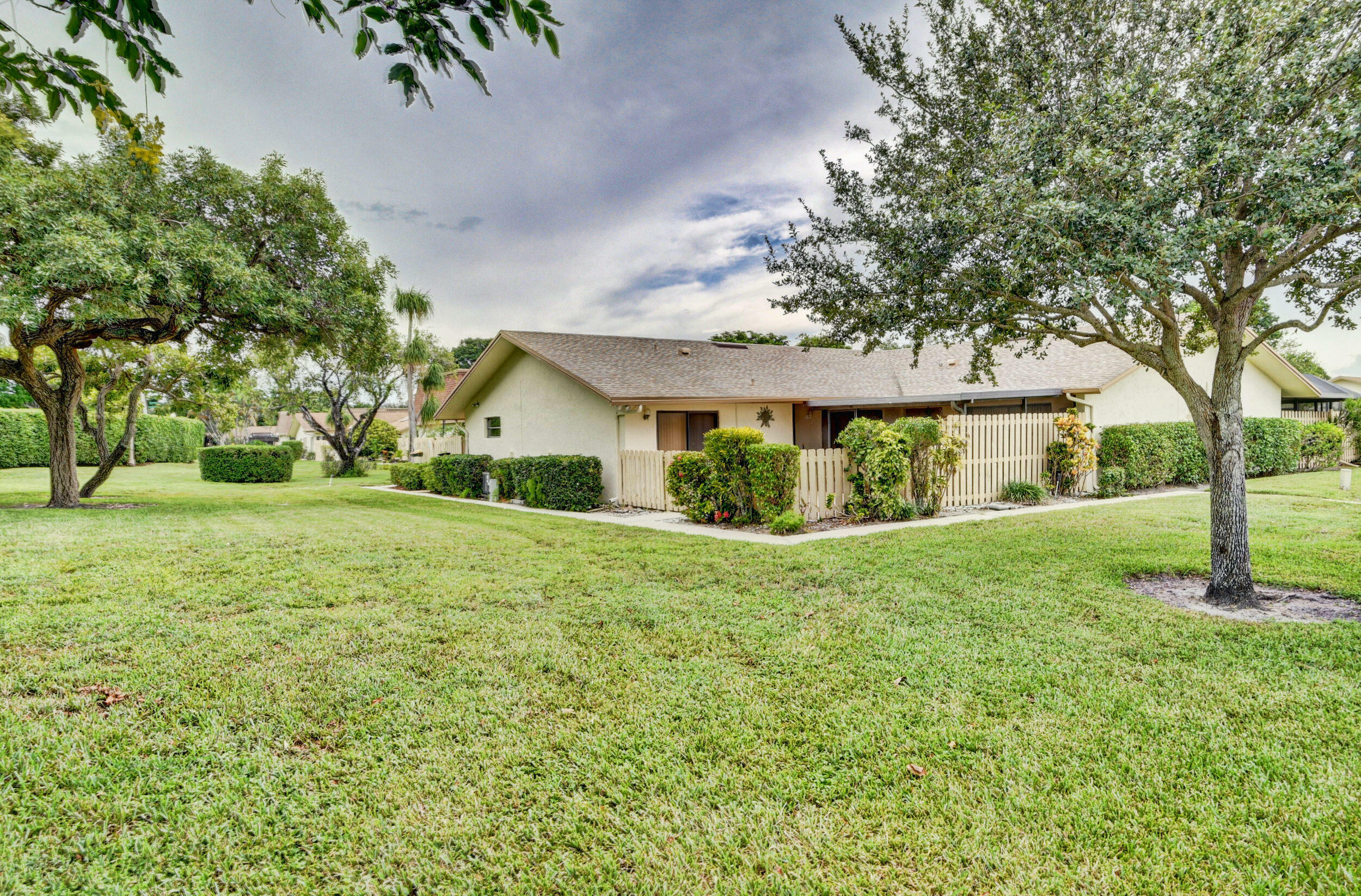 Property Photo:  922 NW 30th Avenue A  FL 33445 