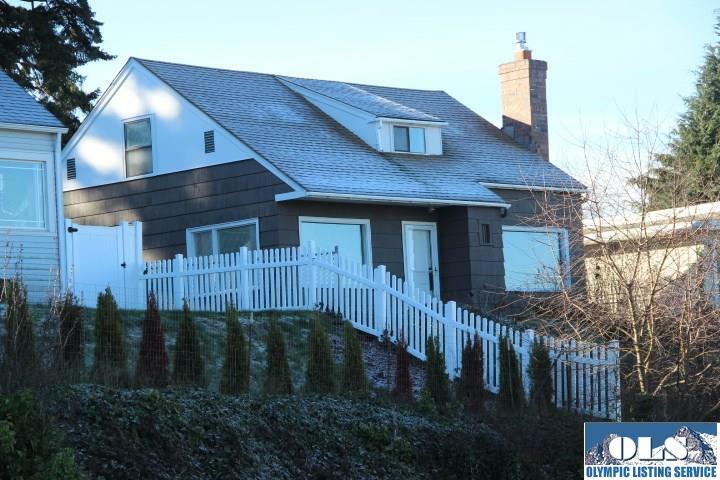 Property Photo: 1312 E 1st WA 98362