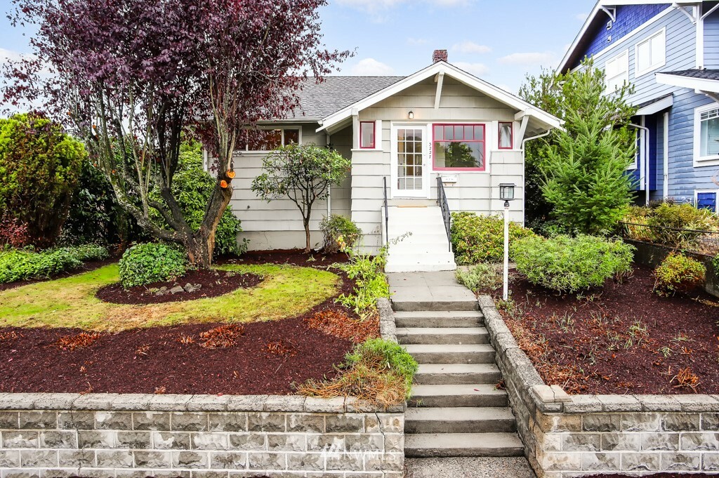 Property Photo:  5227  41st Avenue SW  WA 98136 