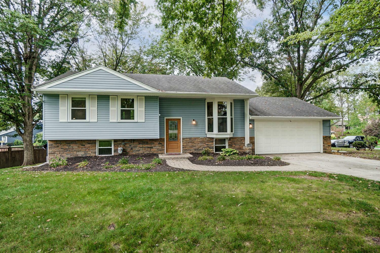 Property Photo:  1860 E Choctaw Drive  OH 43140 