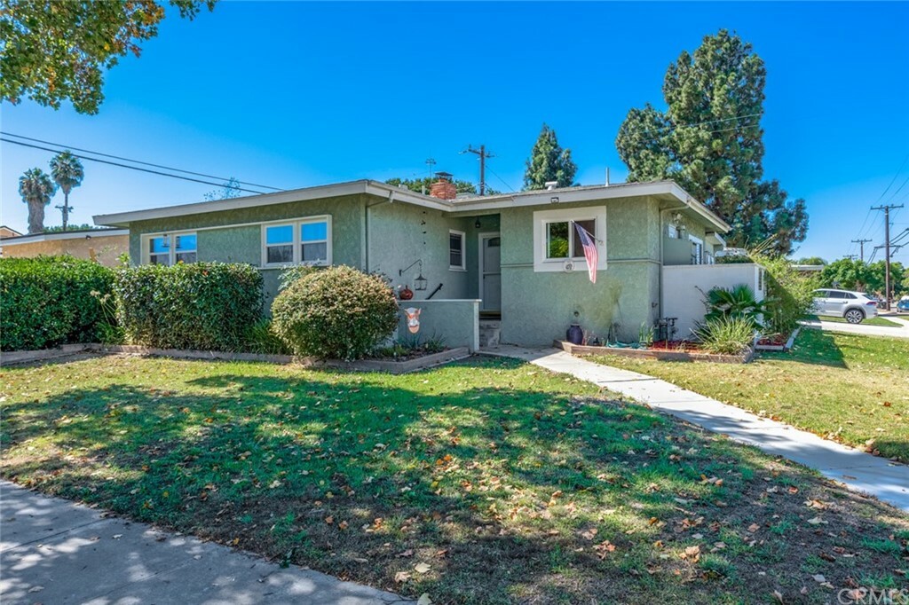 Property Photo:  3547 Carfax Avenue  CA 90808 