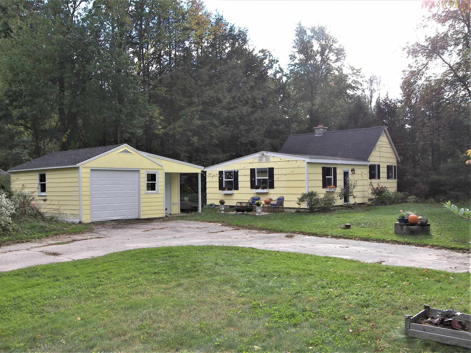 Property Photo:  3 Rennie Road  NH 03054 