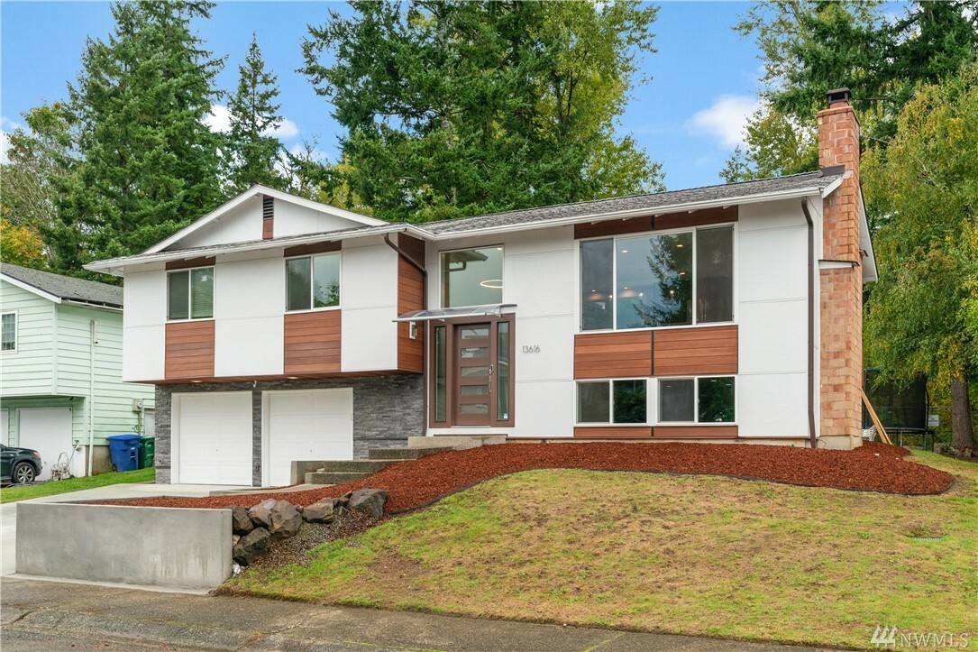 Property Photo:  13616 SE 170th St  WA 98058 