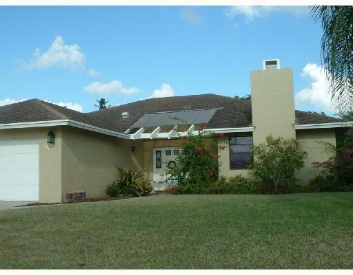 Property Photo:  1202 Essex Drive  FL 33414 