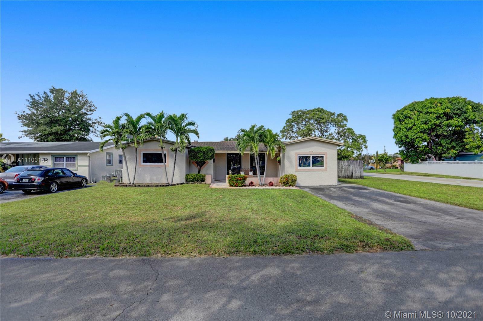 Property Photo:  3412 Bahama Dr  FL 33023 