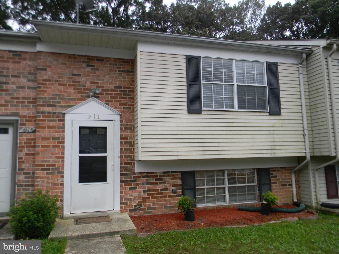 Property Photo:  913 Laurel Lane  MD 20646 
