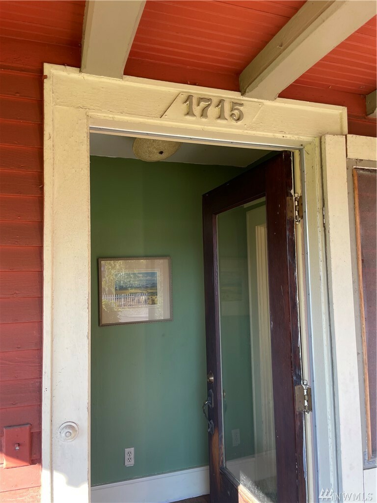Property Photo: 1715 Donovan Ave WA 98225