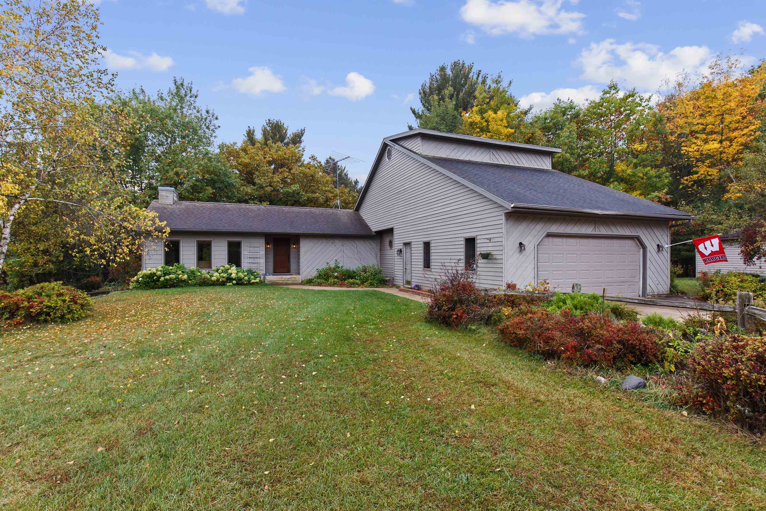 Property Photo: 10493 Quarterline Road WI 54124