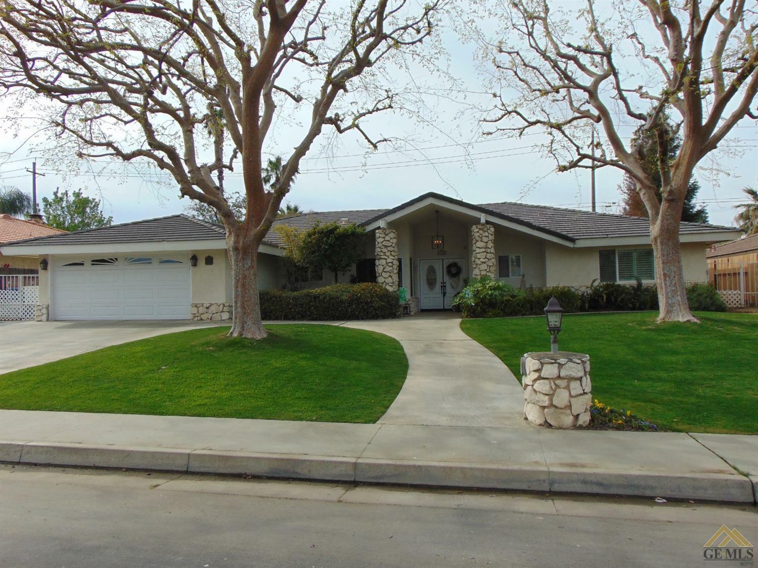 Property Photo:  3305 Panorama Drive  CA 93306 