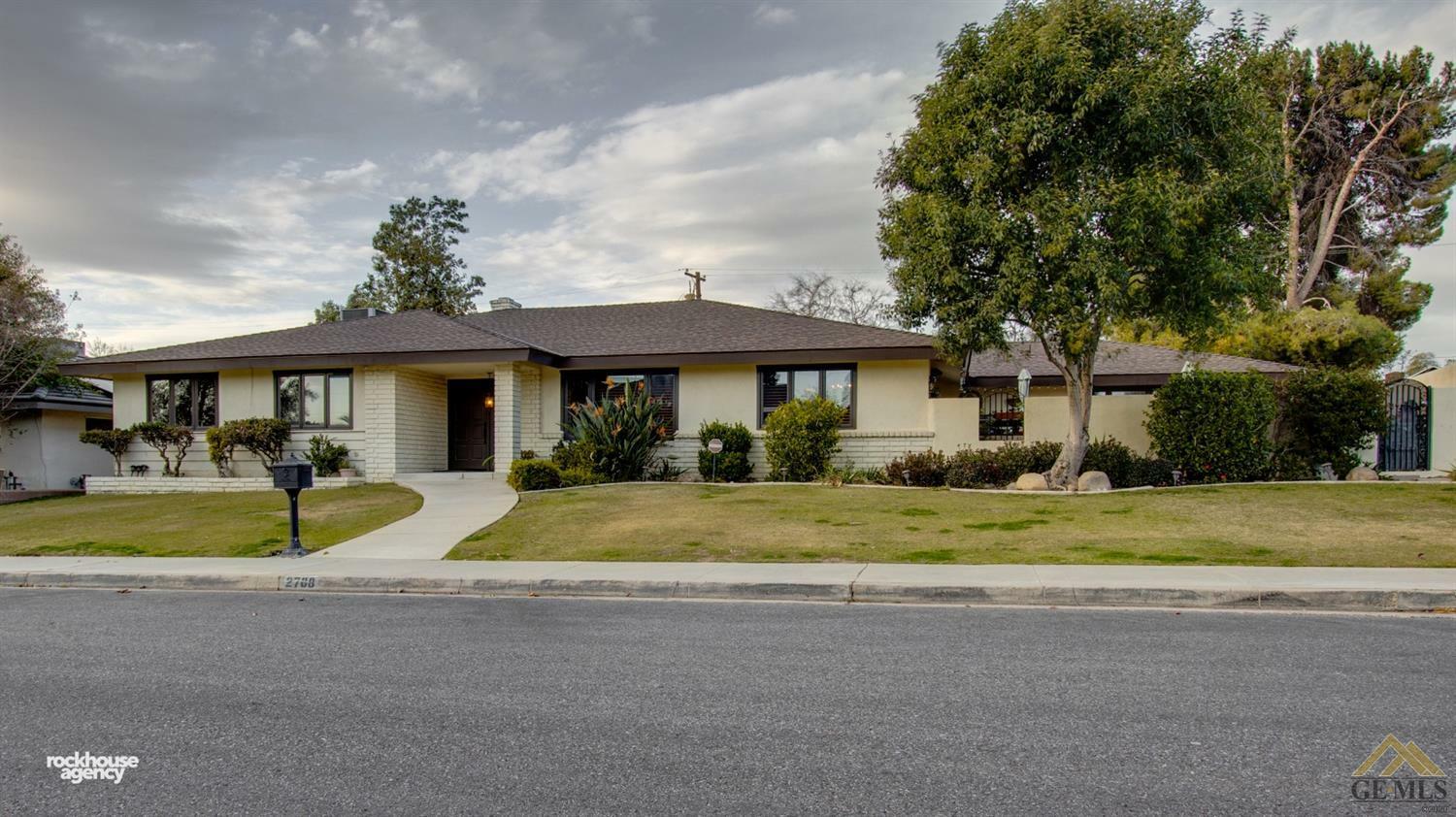 Property Photo:  2708 Silver Drive  CA 93306 