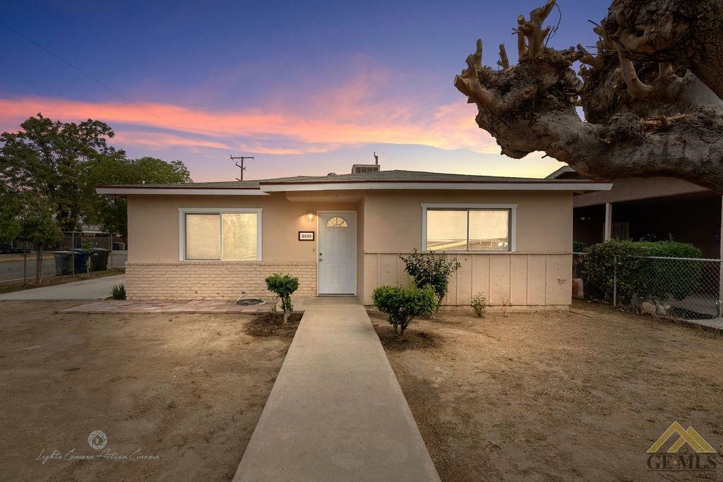 Property Photo:  2242 Norwalk Street  CA 93215 