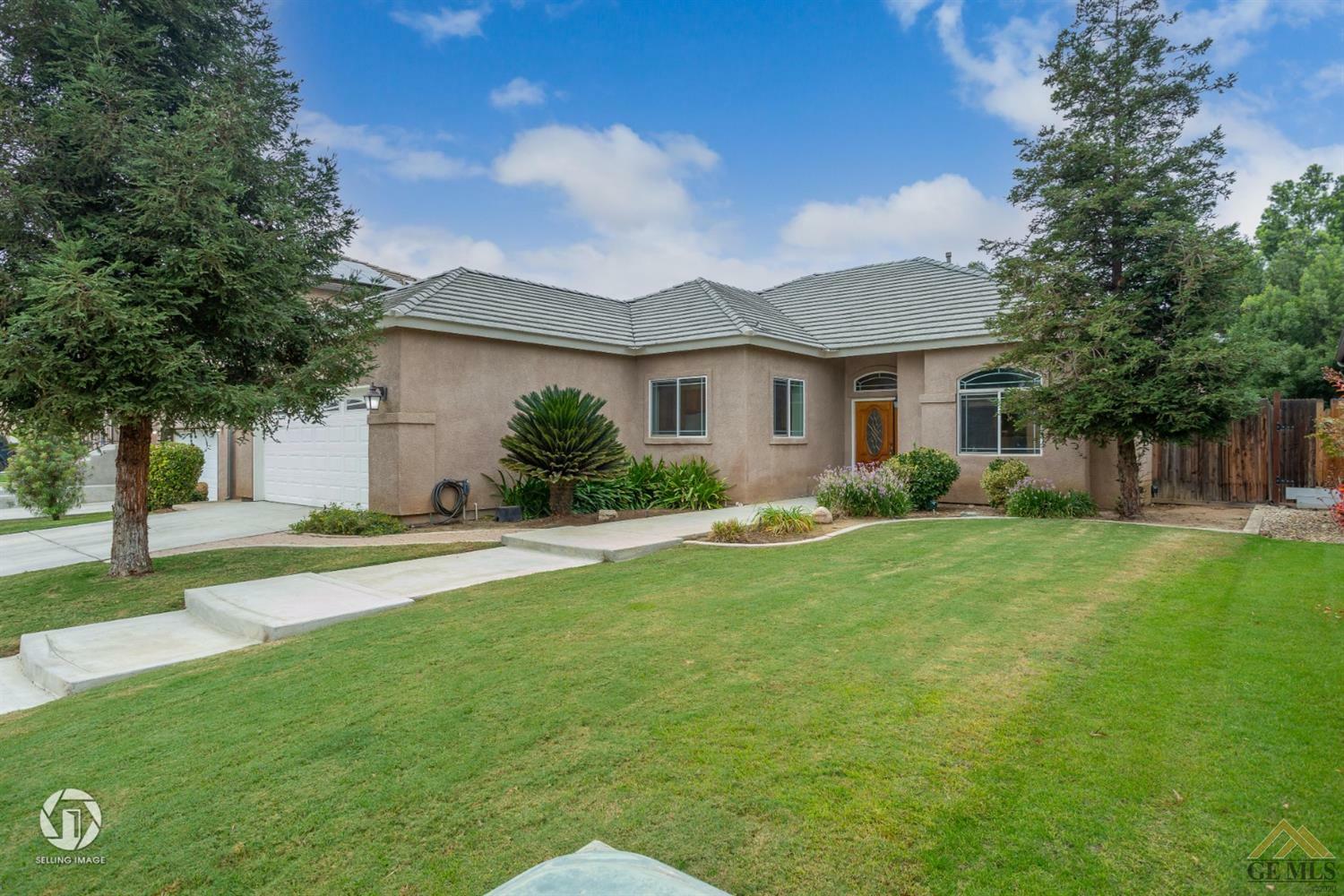 Property Photo:  424 Rian Noelle Court  CA 93308 