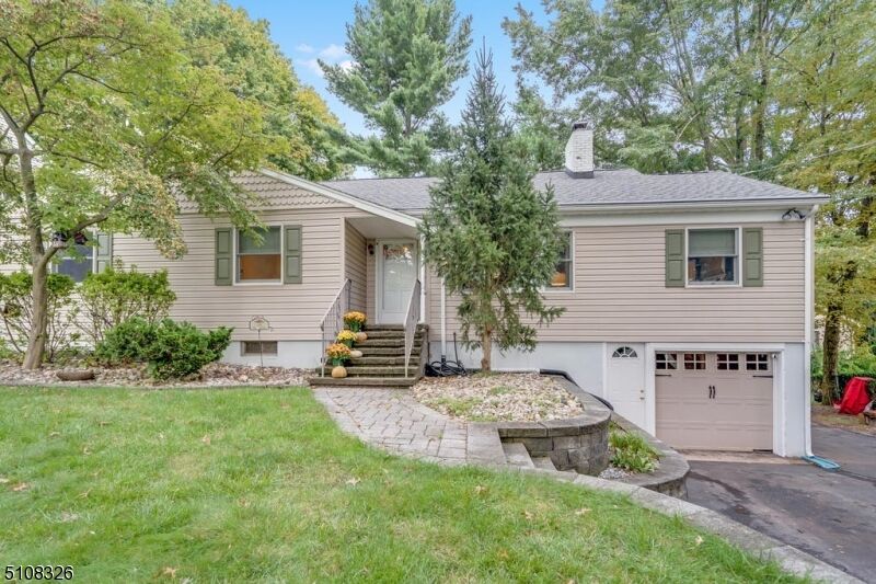 Property Photo:  16 Buckingham Dr  NJ 07446 