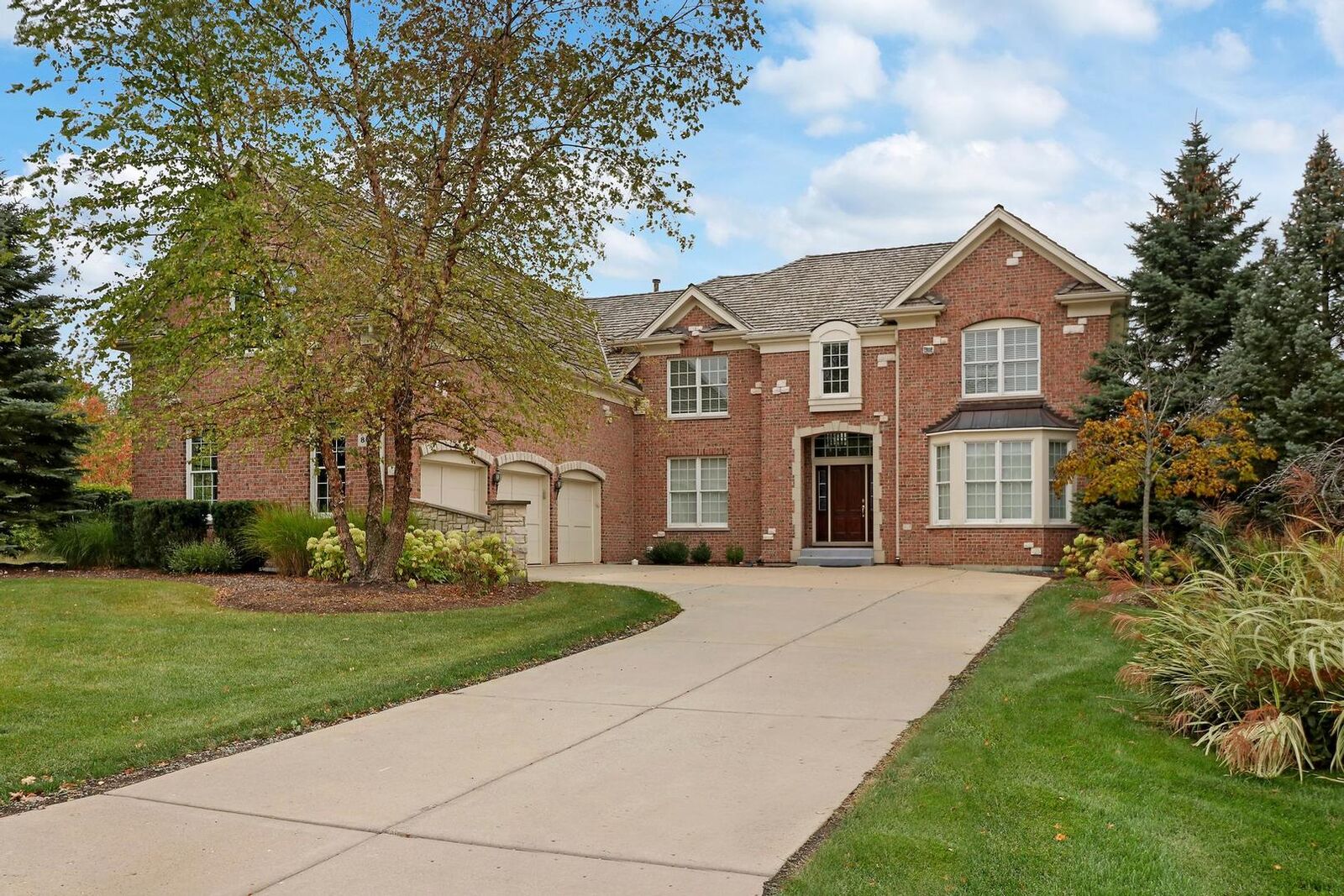 Property Photo: 807 Poplar Court IL 60010