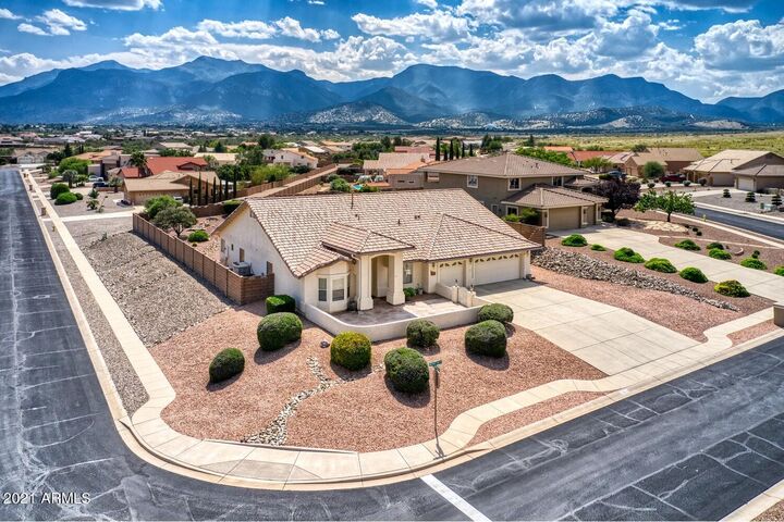 Property Photo: 2382 Murietta Way AZ 85650