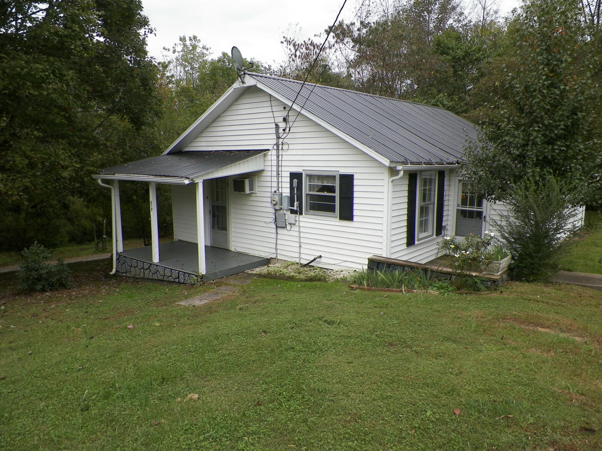 Property Photo: 307 Cedar St TN 37150
