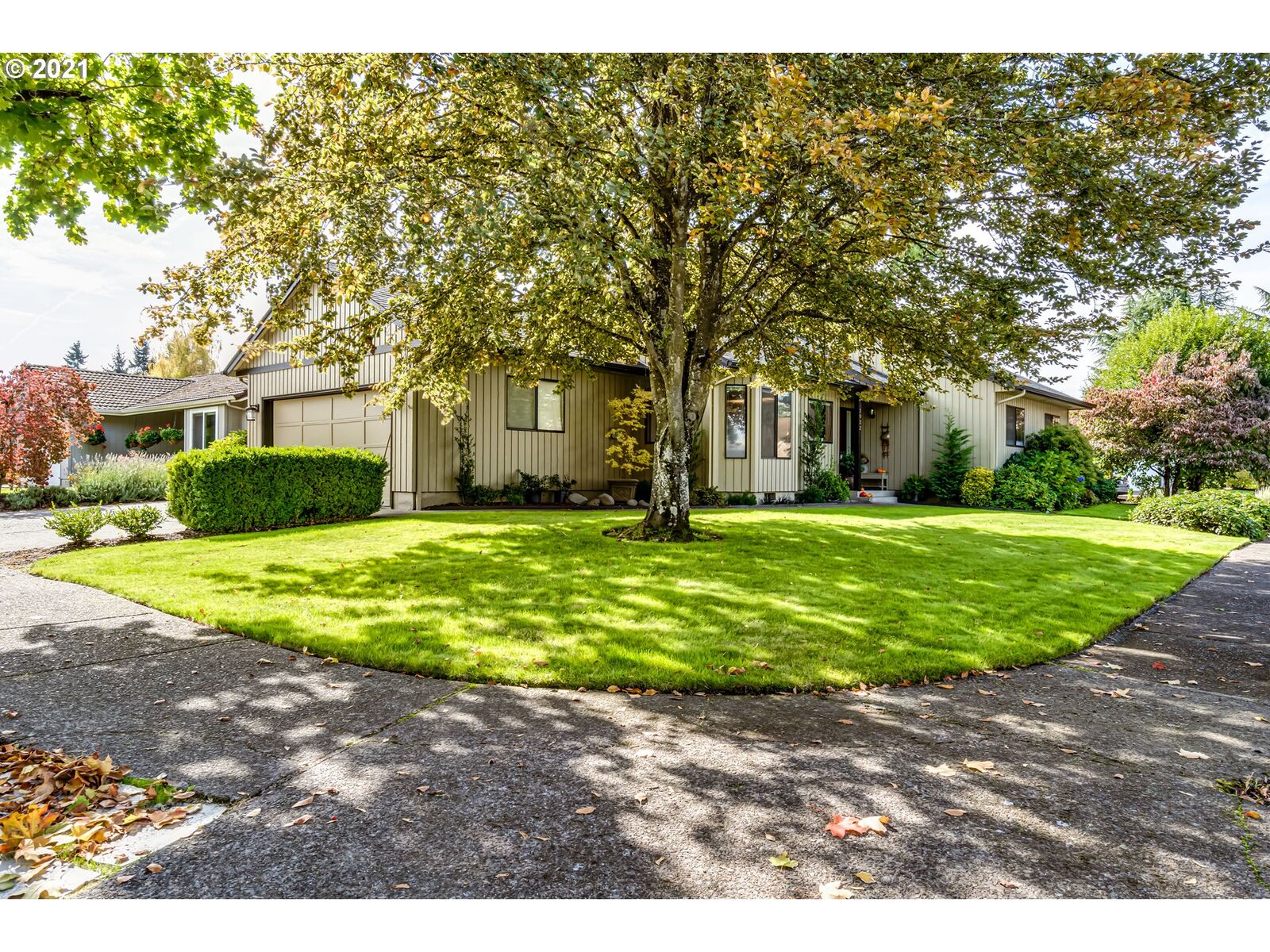 Property Photo: 2022 Best Ln OR 97401
