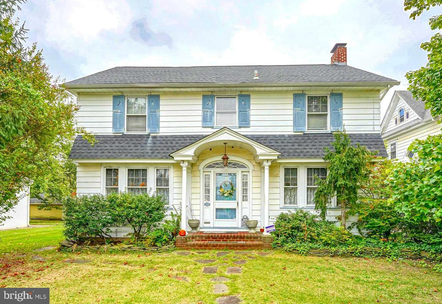 Property Photo:  242 W Broad Street  NJ 08066 