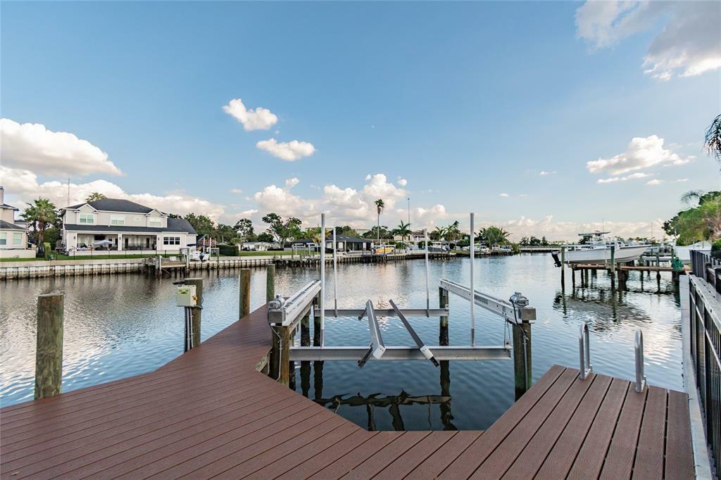 Property Photo:  3915 Fontainebleau Drive  FL 33634 